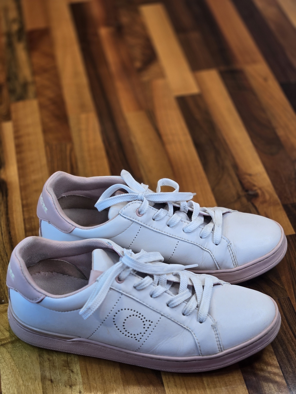Coach Lowline Luxe White Leather Pink Trim Lace Up Sneakers G5040 - Size 8.5